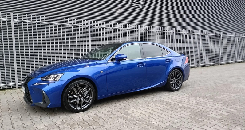 Lexus IS cena 116727 przebieg: 109000, rok produkcji 2016 z Warszawa małe 326